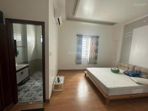 Cho thuê nhà 1 trệt 1 lầu 2PN, nội thất cao cấp, mặt tiền đường Lê Chân, Cái Răng